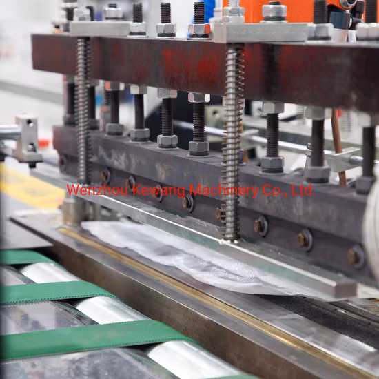 Découpe et couture automatiques à chaud pour la machine de fabrication de sacs tissés en PP